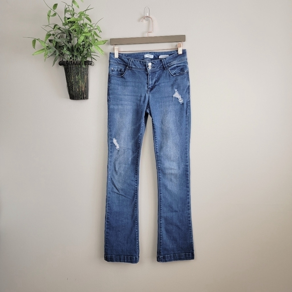 Kensie Timeless Curvy Boot Bootcut Distressed Mid Rise Medium Wash Stretch Jeans
